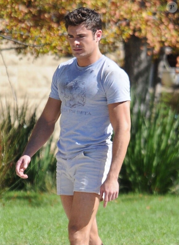 Zac Efron - Tournage du film "Neighbors 2: Sorority Rising" à Los Angeles, le 26 octobre 2015.