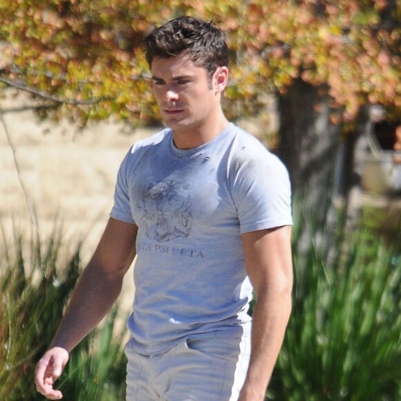 Zac Efron - Tournage du film "Neighbors 2: Sorority Rising" à Los Angeles, le 26 octobre 2015.