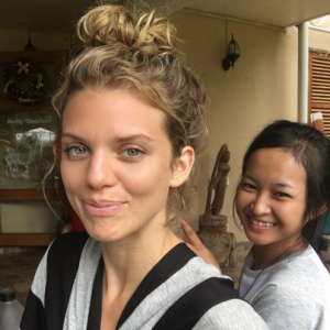 AnnaLynne McCord a publié une photo d'elle lors de son voyage caritatif au Cambodge, sur sa page Instagram au mois de janvier 2016.