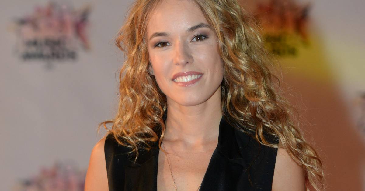 Elodie Fontan - Arrivées à la 17me cérémonie des NRJ Music Awards 2015