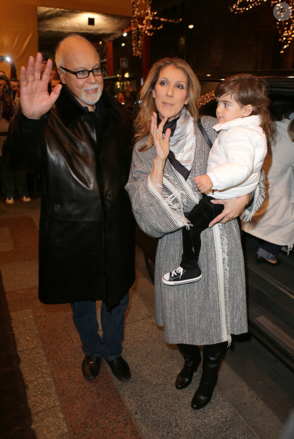 Céline Dion, René Angélil et leurs enfants à la sortie de l'hotel George V, à Paris, le 30 novembre 2012