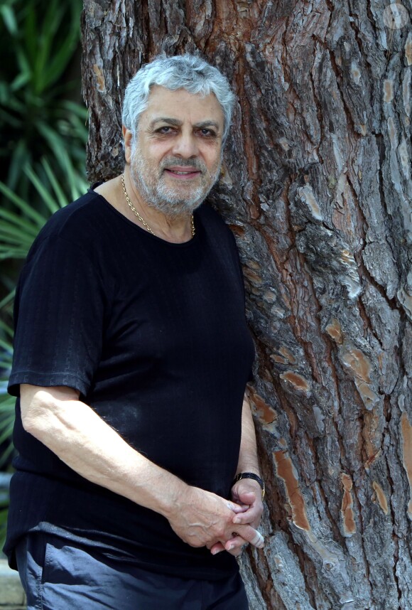 Exclusif - Enrico Macias pose à l'hôtel Mas Bellevue de Saint-Tropez, le 28 juillet 2014.
