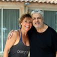  Exclusif - Enrico Macias et son amie Jasmine Roy posent &agrave; l'h&ocirc;tel Mas Bellevue de Saint-Tropez, le 28 juillet 2014. 