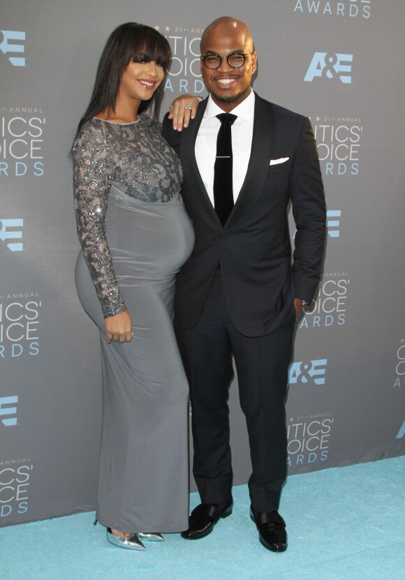 Le chanteur Ne-Yo et sa compagne Crystal Renay, enceinte aux Critics' choice Awards" à Los Angeles, le 17 janvier 2016.