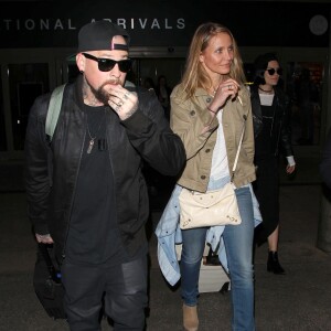 Cameron Diaz et son mari Benji Madden arrivent à l'aéroport de Los Angeles de retour d'Australie, le 31 août 2015.