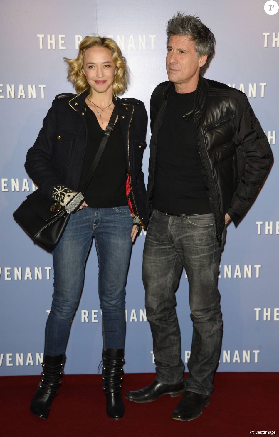Hélène De Fougerolles Et Son Nouveau Compagnon Hélène de Fougerolles et son compagnon Marc Simoncini posent à l'avant
