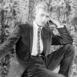 David Bowie, tout jeune, avec son premier groupe The Kon-Rads à la fin des années 60 à Londres.