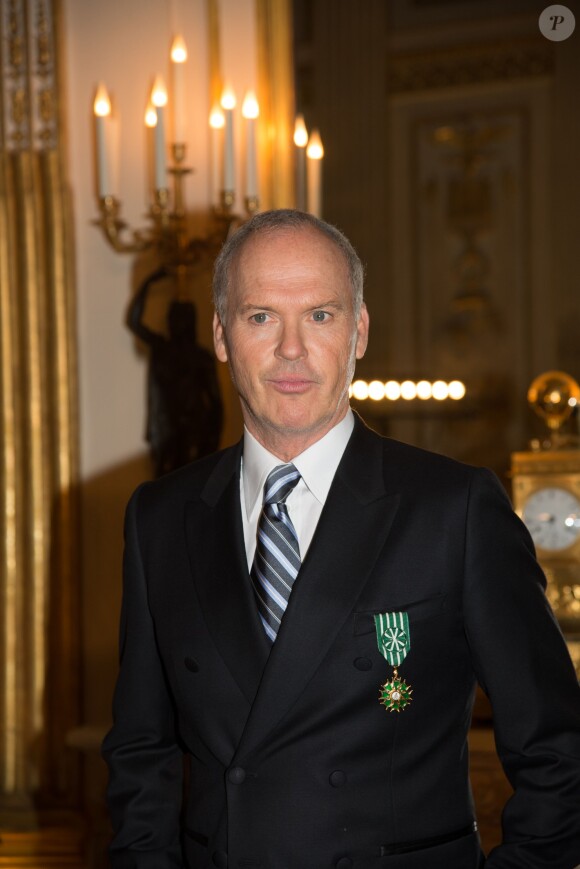 Michael Keaton - Cérémonie de remise des insignes d'Officier de l'Ordre des Arts et des Lettres à Michael Keaton au ministère de la Culture à Paris, le 18 janvier 2016.