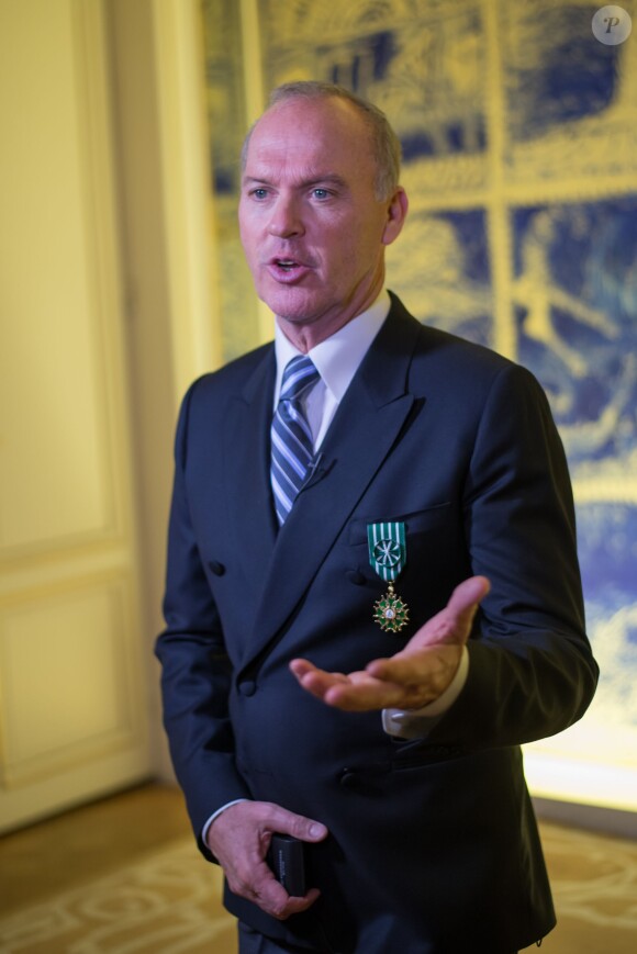 Michael Keaton - Cérémonie de remise des insignes d'Officier de l'Ordre des Arts et des Lettres à Michael Keaton au ministère de la Culture à Paris, le 18 janvier 2016.
