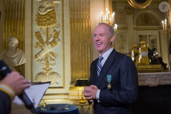 Michael Keaton - Cérémonie de remise des insignes d'Officier de l'Ordre des Arts et des Lettres à Michael Keaton au ministère de la Culture à Paris, le 18 janvier 2016.