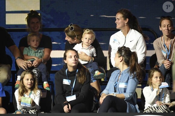 Mirka Federer avec les jumelles Charlene Riva et Myla Rose et les jumeaux Leo et Lenny lors du Kid's Day en marge de l'Open d'Australie à Melbourne, le 26 janvier 2016