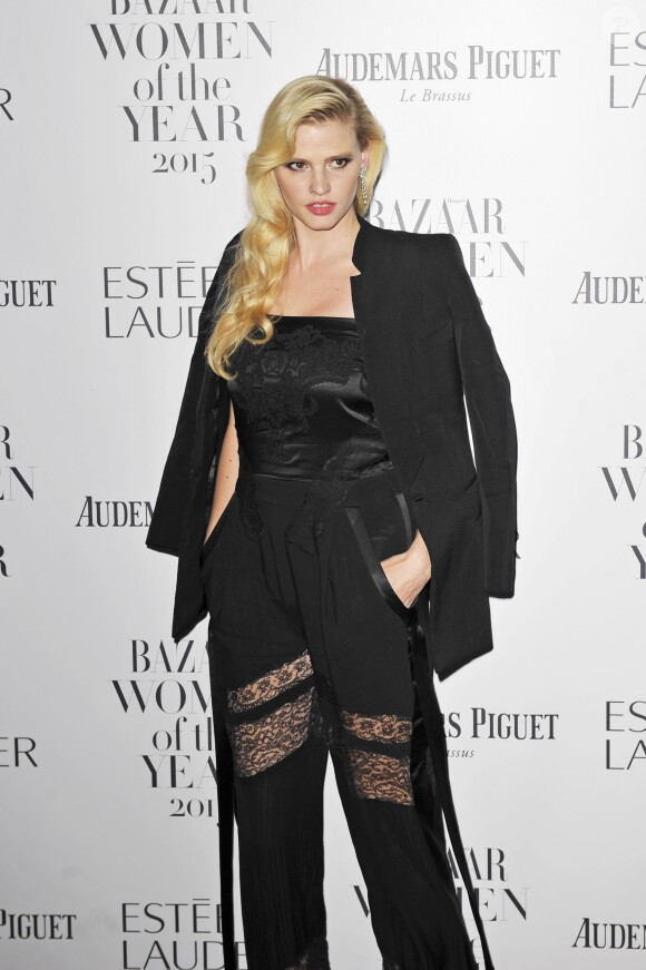 Lara Stone - People à la soirée "Harper's Bazaar Women Of The Year Awards" à Londres, le 3 novembre 2015. 3 November 2015.
