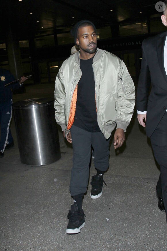 Kanye West arrive à l'aéroport de LAX à Los Angeles, le 16 janvier 2016.  Kanye West is seen arriving at LAX airport in Los Angeles on January 16 2016.16/01/2016 - Los Angeles