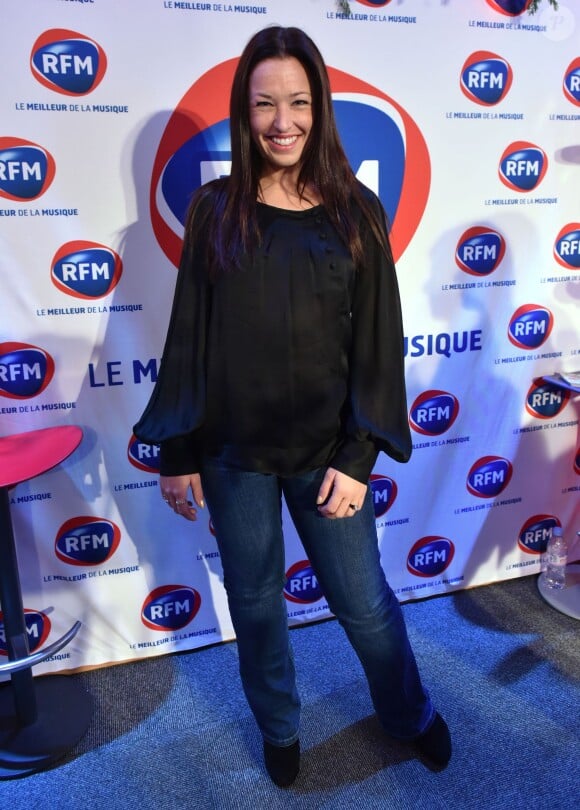 Natasha St-Pier lors de l'émission "La matinale Spéciale Noël sur RFM" dans les studios de RFM à Paris, le 19 décembre 2014