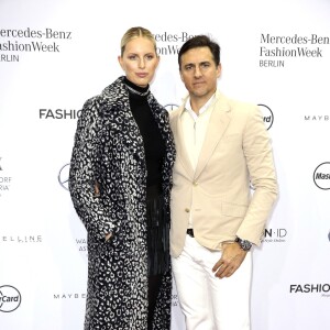Karolina Kurkova et son mari Archie Drury assistent au défilé de mode Guido Maria Kretschmer Berlin à la Fashion Week de Berlin. Le 20 janvier 2016.