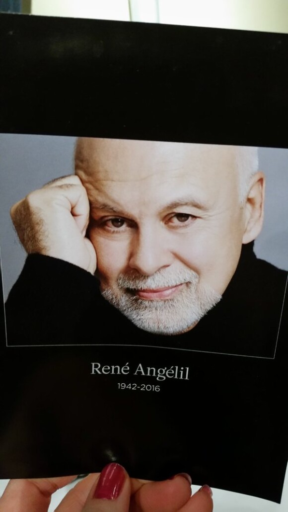 Le petit mot donné à toutes les personnes venues rendre hommage à René Angélil le 21 janvier 2016 à Montréal - Photo publiée le 22 janvier 2016