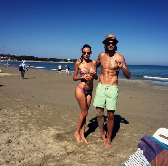 Vanessa Lawrens et Julien Guirado fêtent leur deux ans d'amour au soleil.