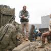 Guy Ritchie et Charlie Hunnam sur le tournage de King Arthur.