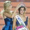 Camille Cerf, Miss France 2015 et Iris Mittenaere, Miss France 2016 - Iris Mittenaere, Miss Nord-Pas-de-Calais élue Miss France 2016 lors du concours organisé à Lille, le 19 décembre 2015. Iris Mittenaere est née le 25 janvier 1993 à Lille, mesure 1m72 et est actuellement en 5ème année de chirurgie dentaire.