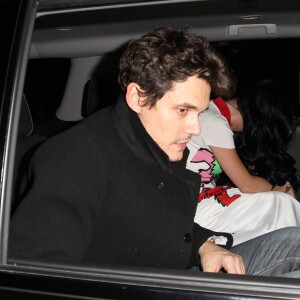 Katy Perry et John Mayer à la sortie du club ‘The Nice Guy' à West Hollywood. Katy Perry et John Mayer sont-ils en couple à nouveau? Le 31 décembre 2015