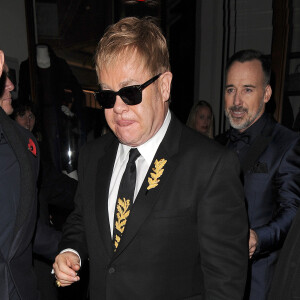 Elton John et son mari David Furnish - Arrivée des people à une soirée au flagship Burberry à Londres, le 3 novembre 2015.