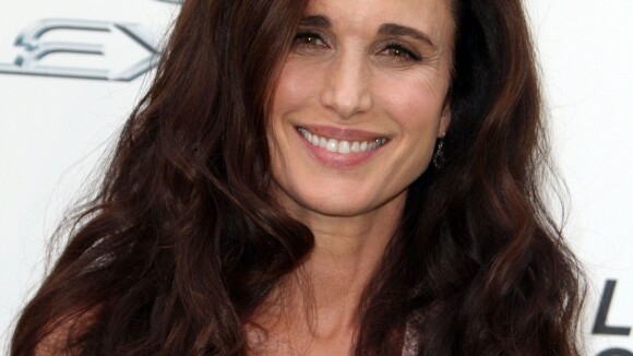 Andie MacDowell joue les divas... et se fait recadrer