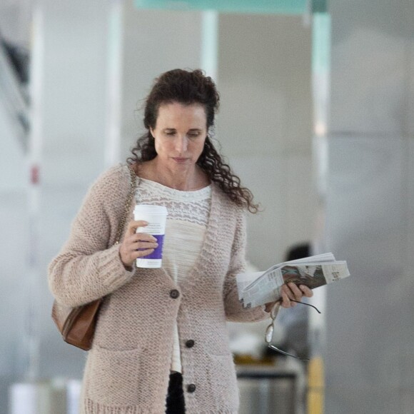 Exclusif - Andie MacDowell à l'aéroport de Will Rogers World à Oklahoma, le 12 octobre 2015.