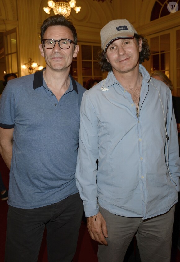 Michel Hazanavicius et son frère Serge Hazanavicius - Générale de la pièce "Open Space" au théâtre de Paris le 11 mai 2015.