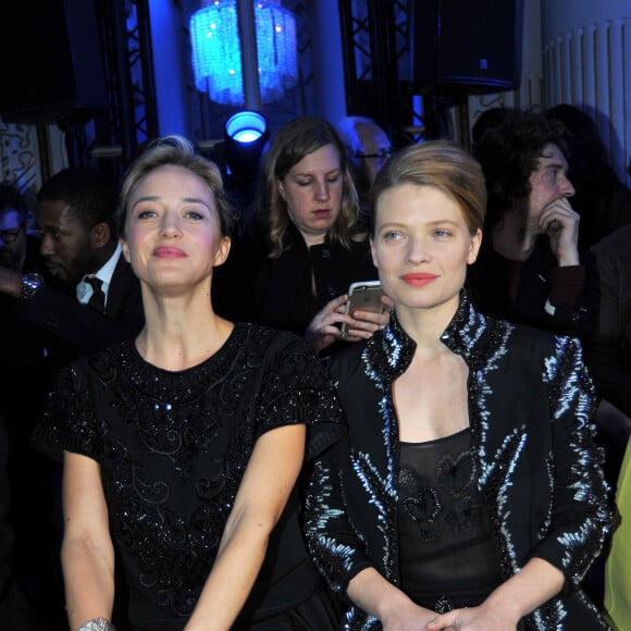 Hélène de Fougerolles et Mélanie Thierry au défilé haute couture Zuhair Murad collection printemps-été 2016 à l'hôtel Potocki à Paris, le 27 janvier 2016. ©Rachid Bellak/Bestimage