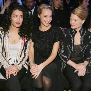 Sabrina Ouazani, Hélène de Fougerolles et Mélanie Thierry au défilé haute couture Zuhair Murad collection printemps-été 2016 à l'hôtel Potocki à Paris, le 27 janvier 2016. ©CVS/Veeren/Bestimage