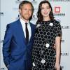 Anne Hathaway et son mari Adam Shulman lors de la soirée d'ouverture du LA Art Show à Los Angeles, le 27 janvier 2016.