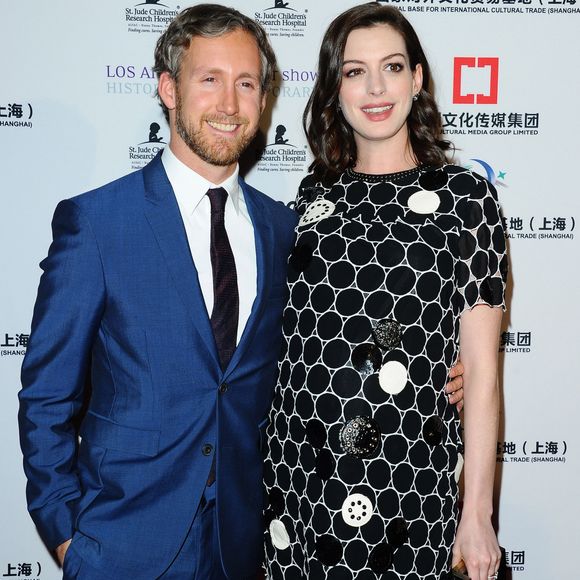 Anne Hathaway et son mari Adam Shulman lors de la soirée d'ouverture du LA Art Show à Los Angeles, le 27 janvier 2016.