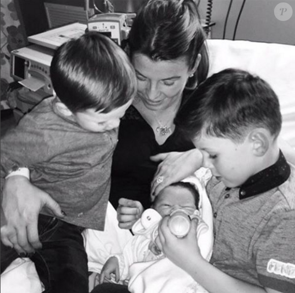 Coleen Rooney avec ses enfants Kai, Klay et Kit à la maternité après la naissance du petit dernier - Photo publiée le 28 janvier 2016