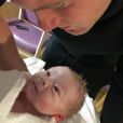 Wayne Rooney avec son petit garçon, Kit, né le 24 janvier 2016 - Photo publiée le 25 janvier 2016