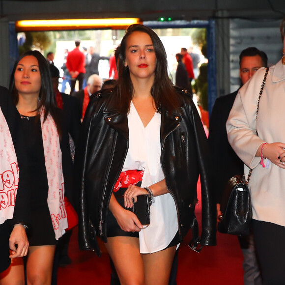 Pauline Ducruet arrive avec la compagne de son frère Louis Ducruet, Marie, pour la cérémonie de remise de prix (les Junior) de la 5e édition du festival New Generation à Monaco, le 31 janvier 2016, sous le chapiteau de Fontvieille. © Olivier Huitel/Pool Restreint/Bestimage