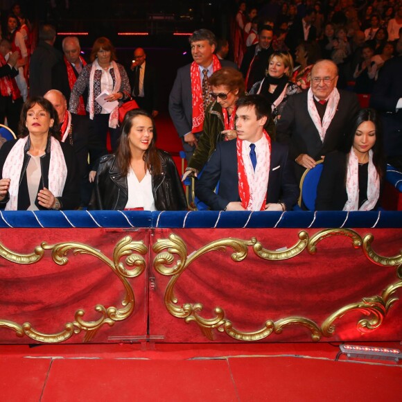 Camille Gottlieb, la princesse Stéphanie de Monaco, Pauline Ducruet et Louis Ducruet avec sa petite amie Marie lors de la cérémonie de remise de prix de la 5e édition du festival New Generation à Monaco, le 31 janvier 2016, sous le chapiteau de Fontvieille. © Olivier Huitel/Pool Restreint/Bestimage