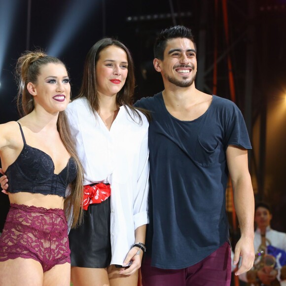 Pauline Ducruet remet le Junior d'Argent à Charlotte & Nicolas, également lauréats du Prix du Public et du Prix du Conseil national, lors de la cérémonie de remise de prix (les Junior) de la 5e édition du festival New Generation à Monaco, le 31 janvier 2016, sous le chapiteau de Fontvieille. © Olivier Huitel/Pool Restreint/Bestimage