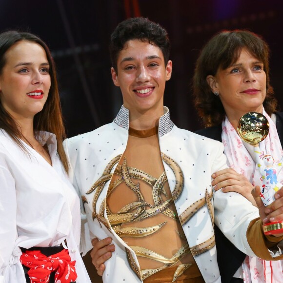 Pauline Ducruet et la princesse Stéphanie de Monaco ont remis le Junior d'or à René Casselly Jr. lors de la cérémonie de remise de prix (les Junior) de la 5e édition du festival New Generation à Monaco, le 31 janvier 2016, sous le chapiteau de Fontvieille. © Olivier Huitel/Pool Restreint/Bestimage