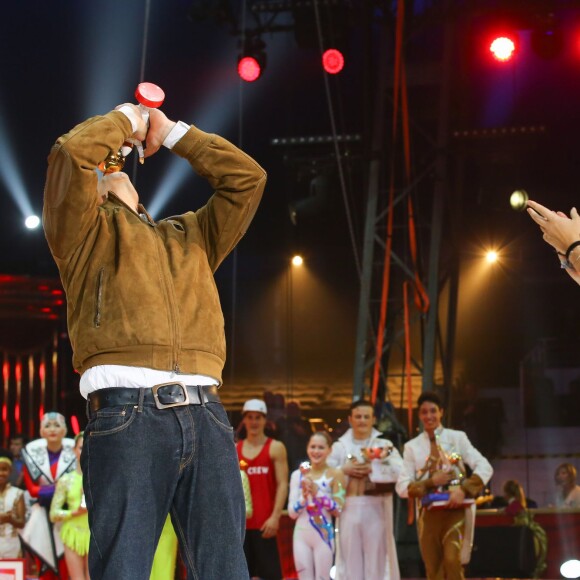 Le clown Tonito Alexis euphorique face à Pauline Ducruet et la princesse Stéphanie de Monaco, qui lui ont remis le Junior d'or lors de la cérémonie de remise de prix (les Junior) de la 5e édition du festival New Generation à Monaco, le 31 janvier 2016, sous le chapiteau de Fontvieille. © Olivier Huitel/Pool Restreint/Bestimage