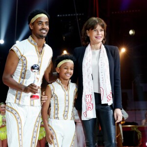 La princesse Stéphanie de Monaco remet le 1er prix Carrefour de Monaco au Duo icariens Leul & Nahom lors de la cérémonie de remise de prix (les Junior) de la 5e édition du festival New Generation à Monaco, le 31 janvier 2016, sous le chapiteau de Fontvieille. © Olivier Huitel/Pool Restreint/Bestimage