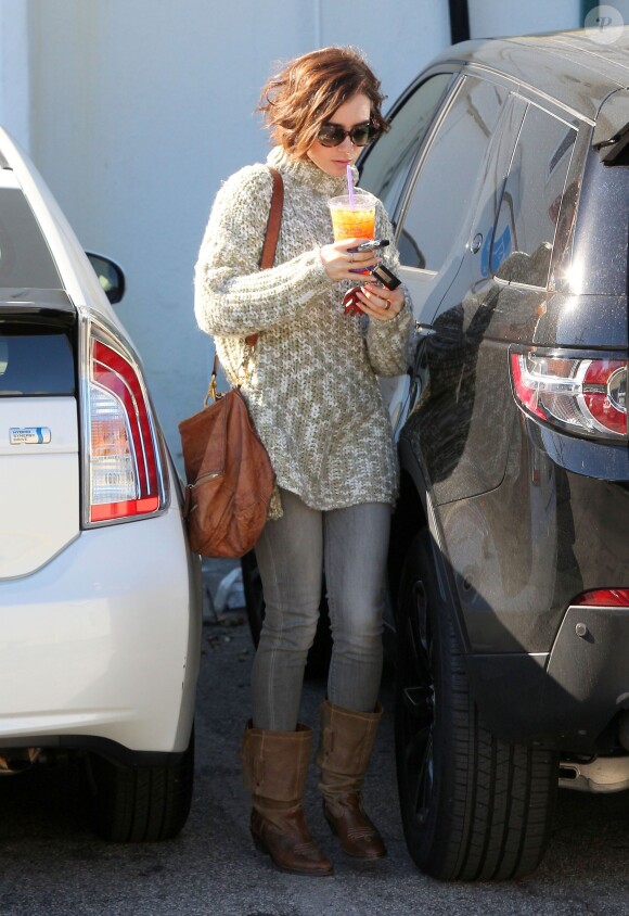Lily Collins se rend à son bureau à West Hollywood, le 2 février 2016.