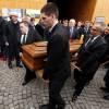 Les obsèques du chef Benoît Violier ont été célébrées dans l'émotion en la cathédrale de Lausanne le 5 février 2016, avant son inhumation à Saintes, dans sa région natale.