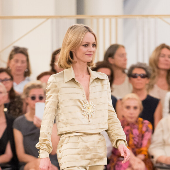 Vanessa Paradis lors du défilé de mode "Chanel", collection Haute-Couture automne-hiver 2015/2016 au Grand Palais à Paris, le 7 juillet 2015.
