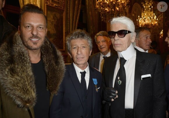 Exclusif - Prix spécial - Jean-Roch, Yves Dahan et Karl Lagerfeld - Remise de médaille d'Officier de l'Ordre National du Mérite à Yves Dahan par Mireille Darc à la mairie de Paris le 26 janvier 2016. © Coadic Guirec/Bestimage