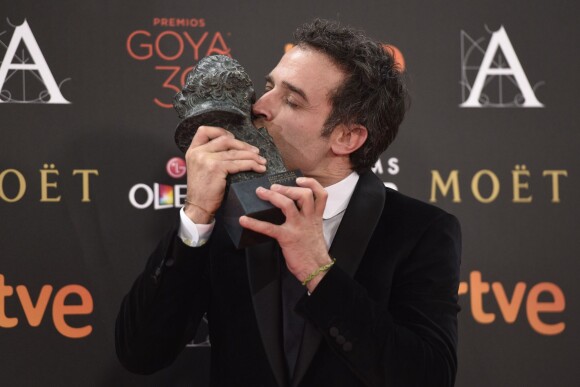 Daniel Guzman (Goya du meilleur nouveau réalisateur de premier film "A Cambio de Nada") - 30ème cérémonie des prix Goya à l'auditorium du Madrid Marriott à Madrid, le 6 février 2016.