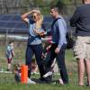 Britney Spears regarde ses fils jouer au football avec son frère Bryan et sa nièce Lexie à Los Angeles le 6 février 2016.