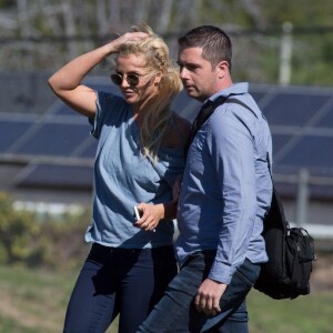 Britney Spears regarde ses fils jouer au football avec son frère Bryan et sa nièce Lexie à Los Angeles le 6 février 2016.