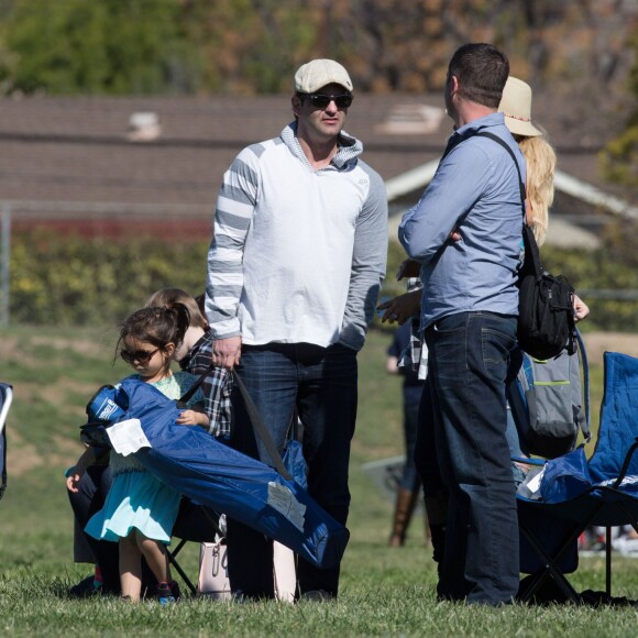 Britney Spears regarde ses fils jouer au football avec son frère Bryan et sa nièce Lexie à Los Angeles le 6 février 2016.