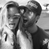 Adam Levine et sa femme Behati Prinsloo sur le tarmac d'un aéroport. Photo publiée sur Instagram au mois de décembre 2015.