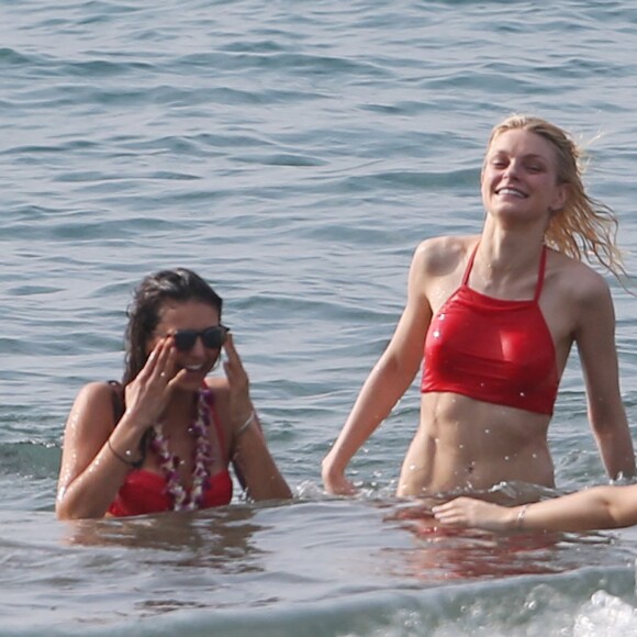 Exclusif - Jessica Stam et Nina Dobrev - Nina Dobrev et des amies en vacances à Hawaï. Le 29 janvier 2016016 -
